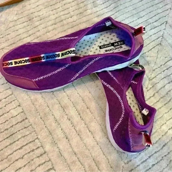 SOCONE WOMENS WATER SHOES Purple  SLIP ON SIZE 42 Euro. Size 10 - Picture 3 of 5